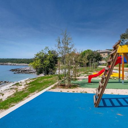 Apartman Lidija Koromačno Exterior foto