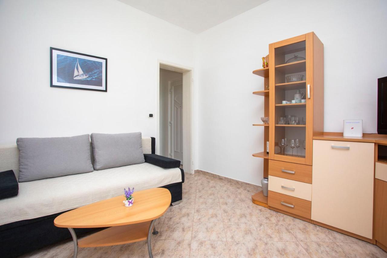 Apartman Lidija Koromačno Exterior foto