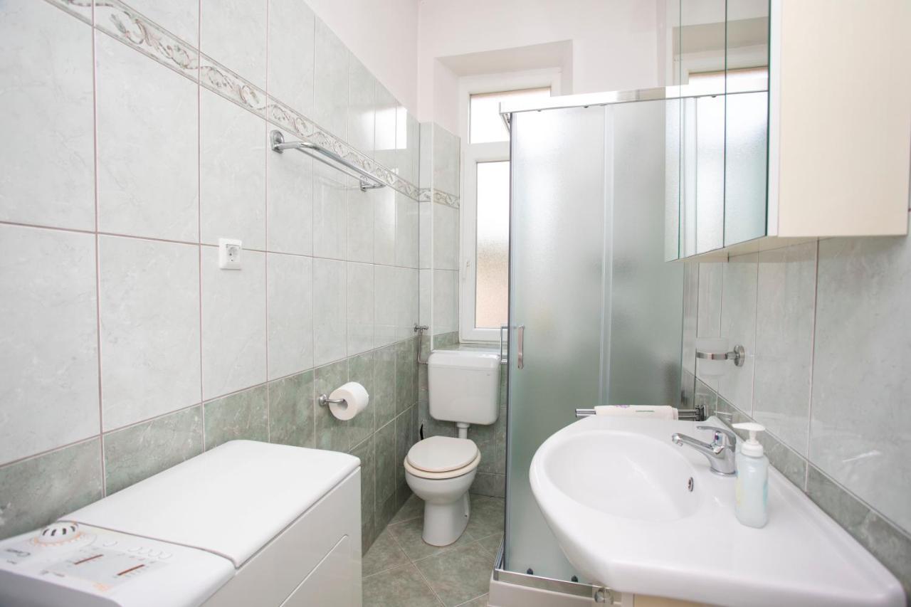 Apartman Lidija Koromačno Exterior foto