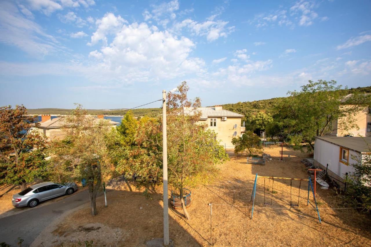 Apartman Lidija Koromačno Exterior foto