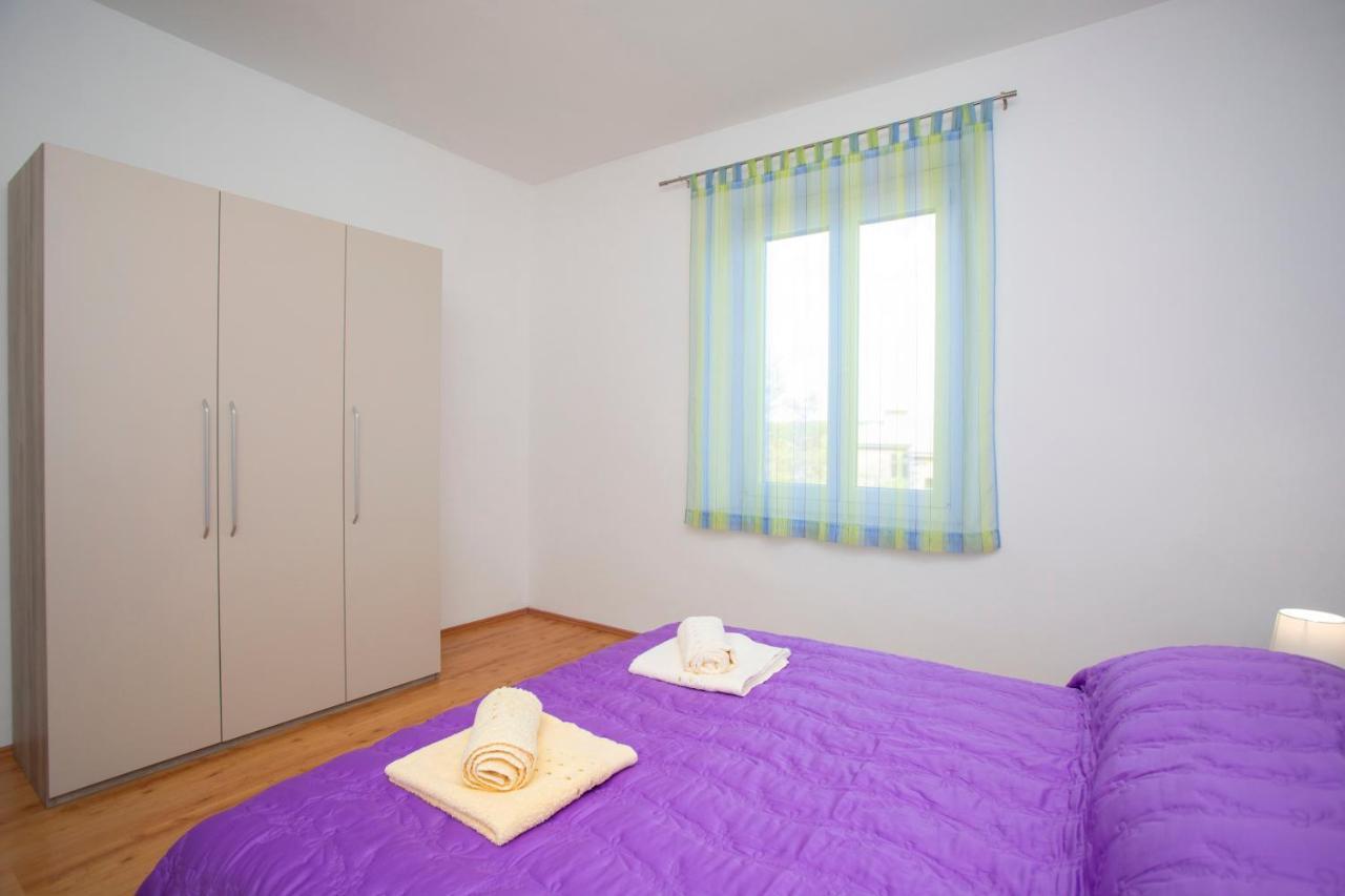 Apartman Lidija Koromačno Exterior foto